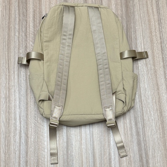 Lululemon New Crew Backpack in Color Trench 22L - Picture 4 of 16